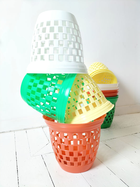 Cache-pot "la guêpe" en plastique au choix