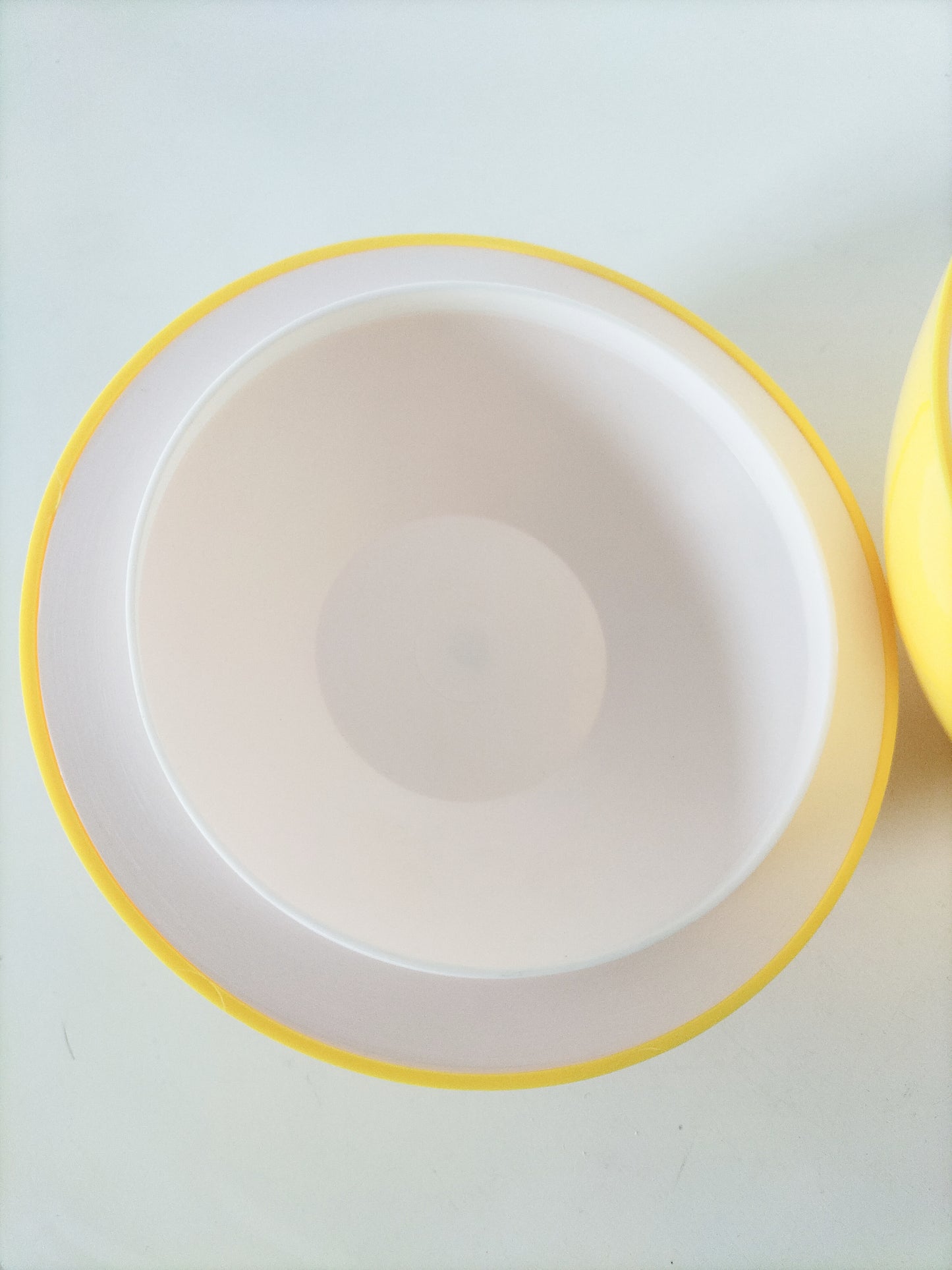Pomme à glaçons plastique jaune