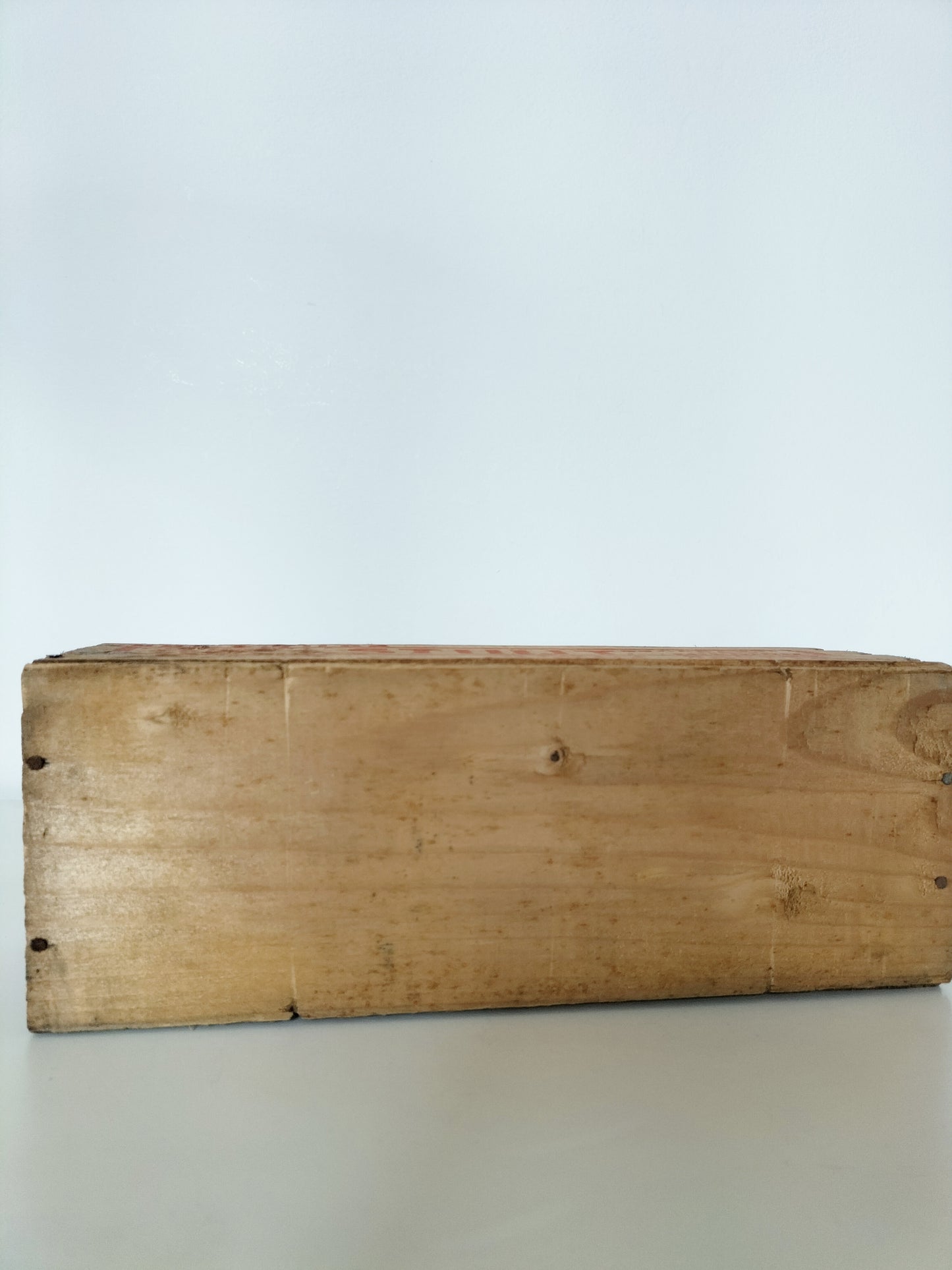 Ancienne boîte à fromage en bois