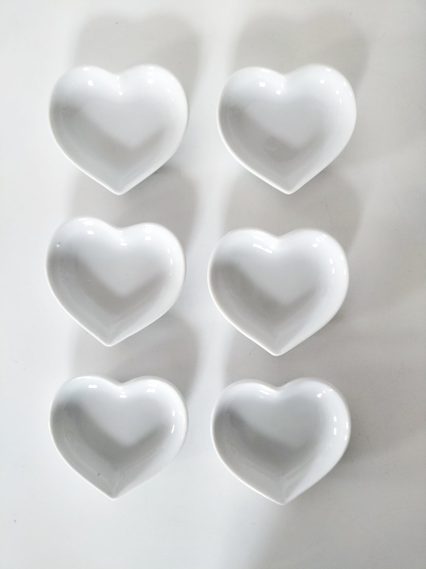Six petites coupelles cœur