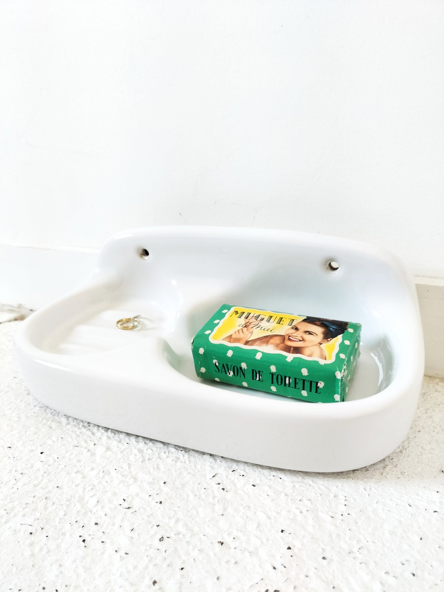 Étagère/ porte-savon mural en porcelaine