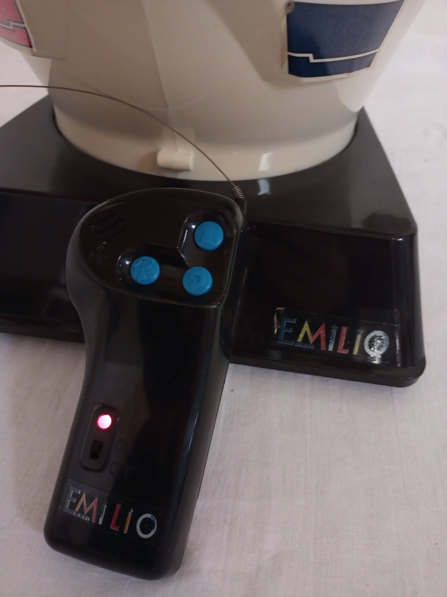 Émilio le robot télécommandé - cetaitmieuxavant
