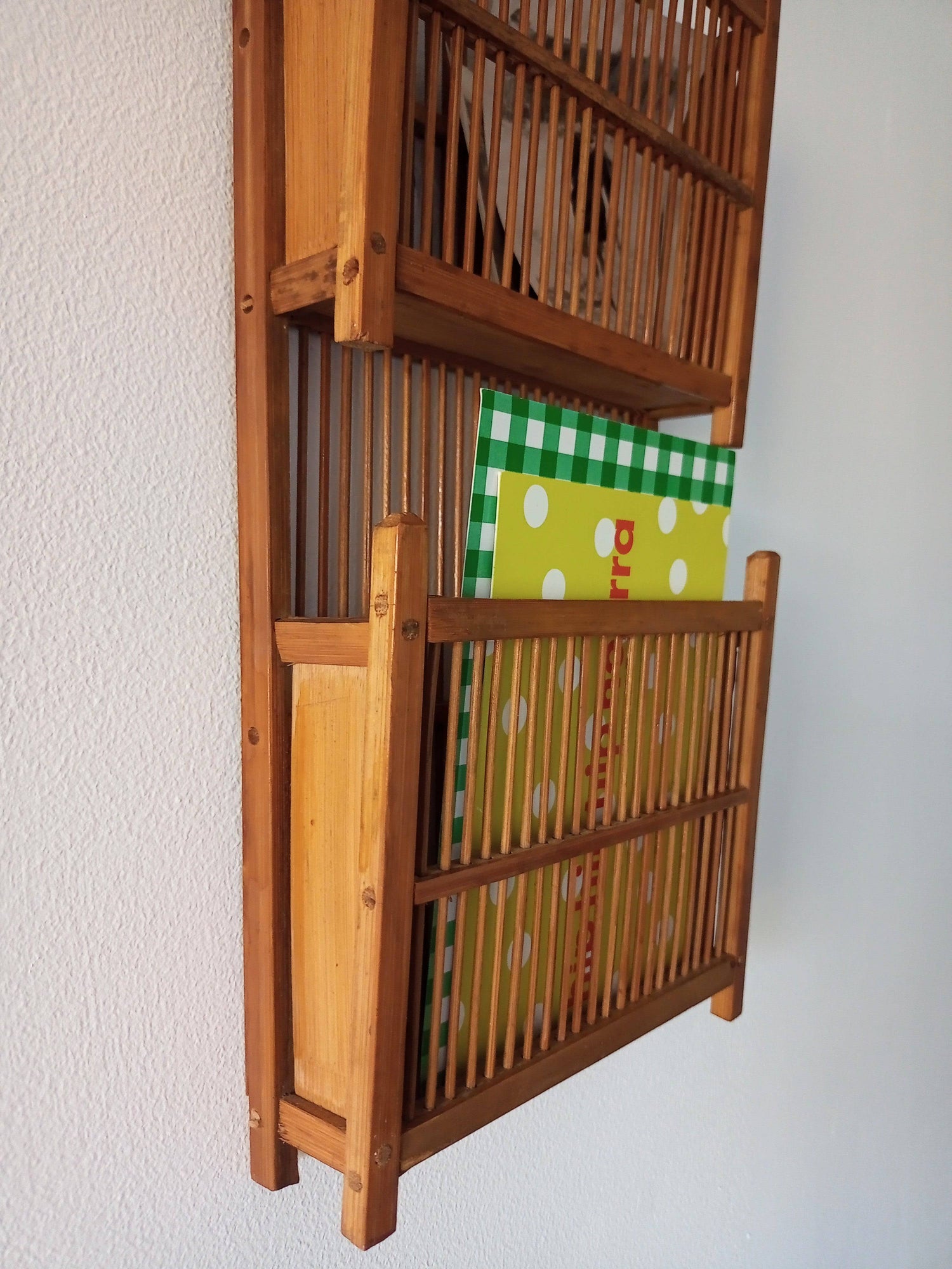 Porte-lettres mural en bois - cetaitmieuxavant