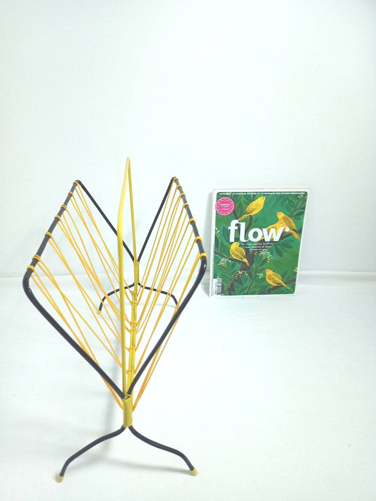 Porte-revues/ journaux métal et scoubidou - cetaitmieuxavant