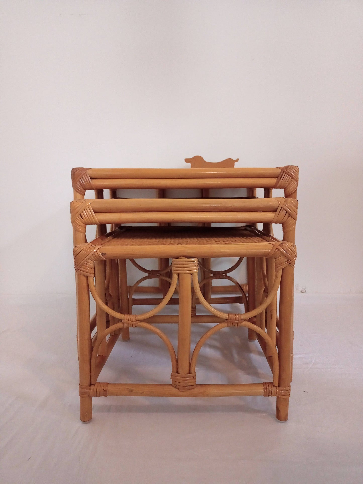 Tables gigognes en rotin et cannage - cetaitmieuxavant
