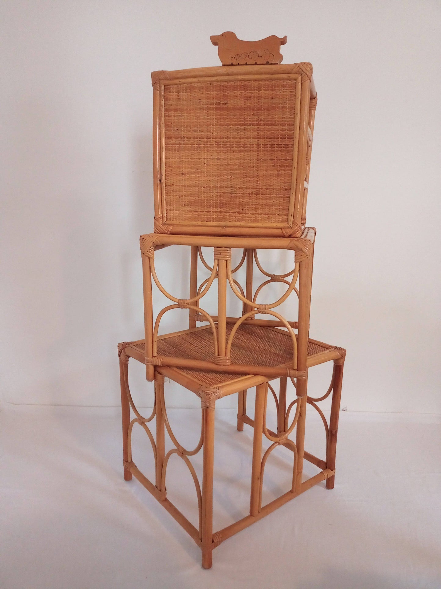 Tables gigognes en rotin et cannage - cetaitmieuxavant