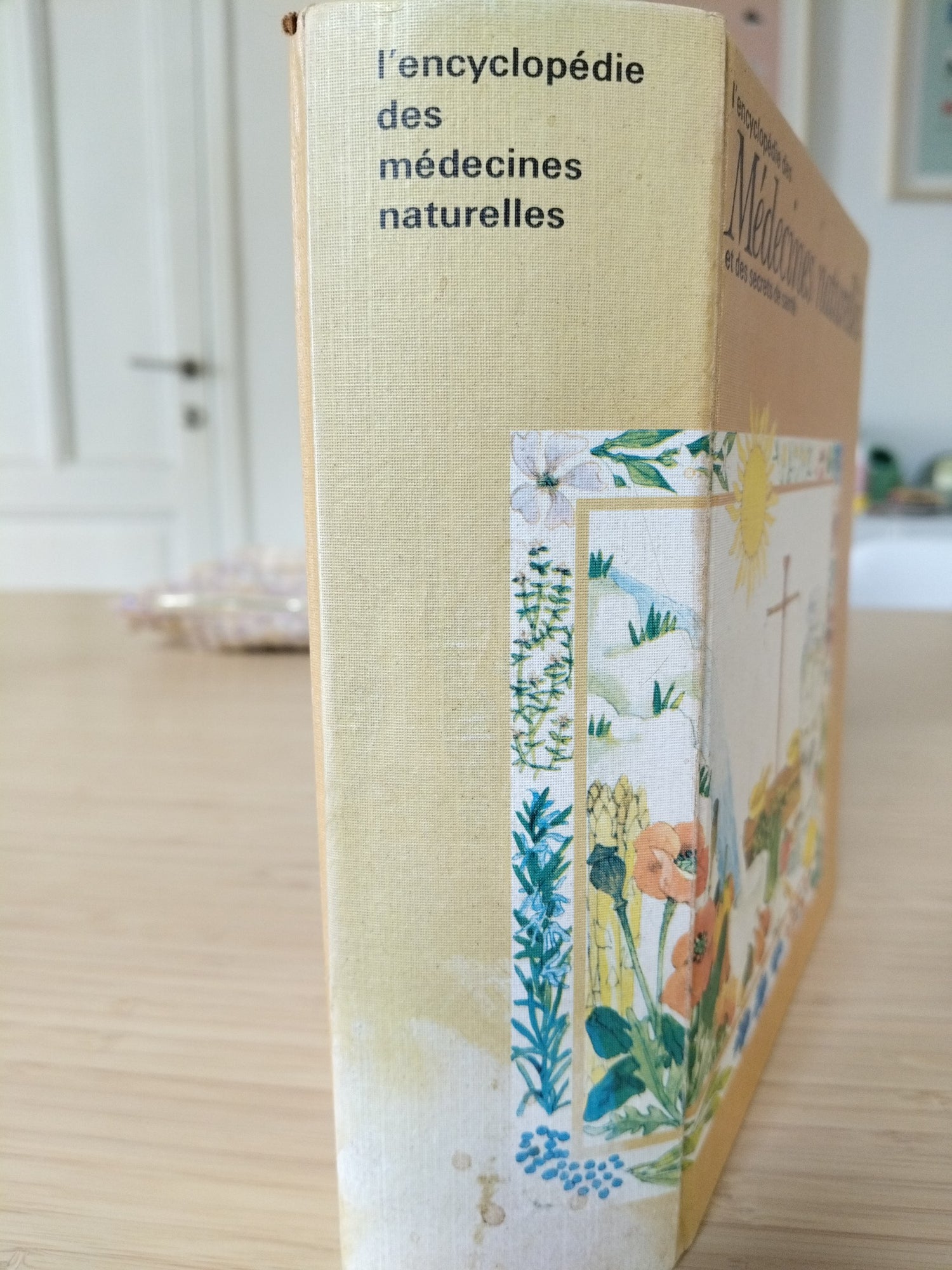 Encyclopédie des médecines naturelles et des secrets de santé Culture, Art, Loisirs 1976 - cetaitmieuxavant
