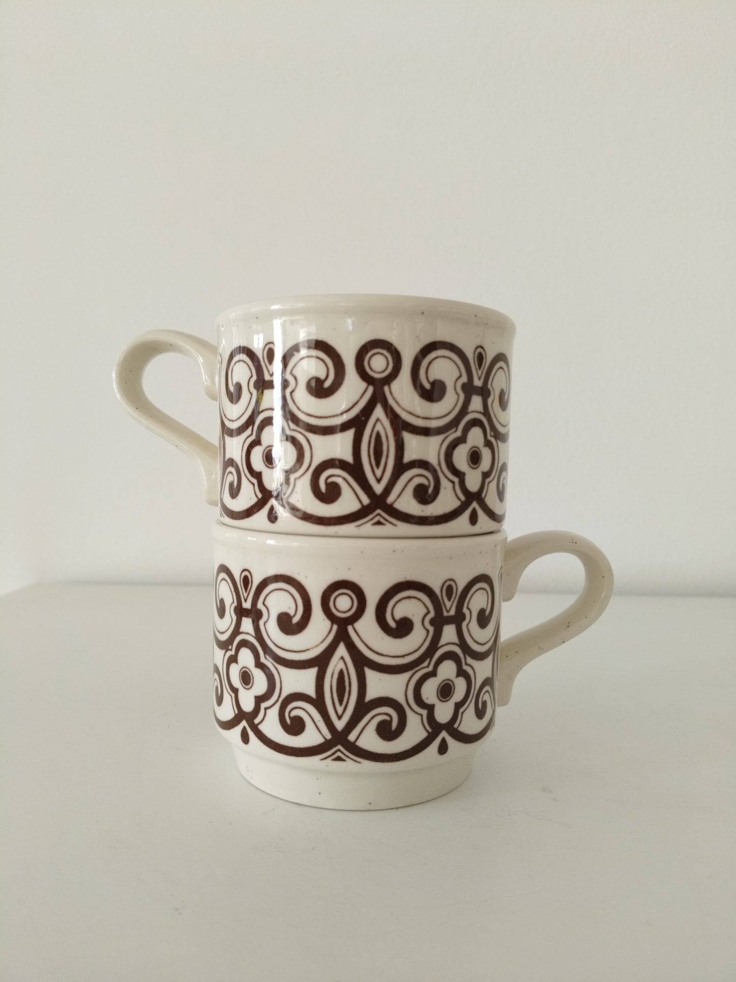 Ensemble de deux tasses en porcelaine Biltons England