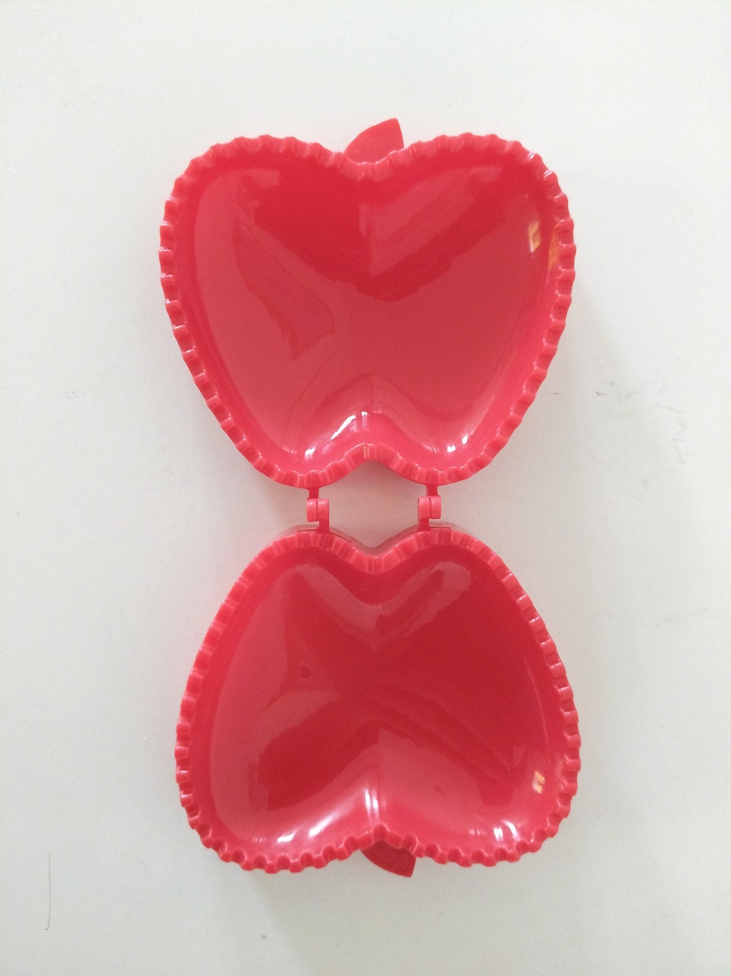 Petite boîte pomme en plastique