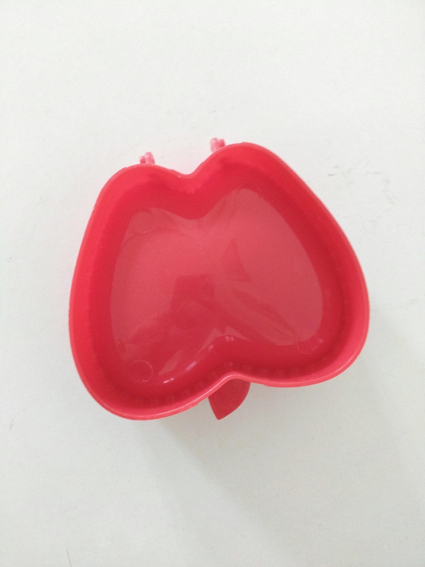 Petite boîte pomme en plastique