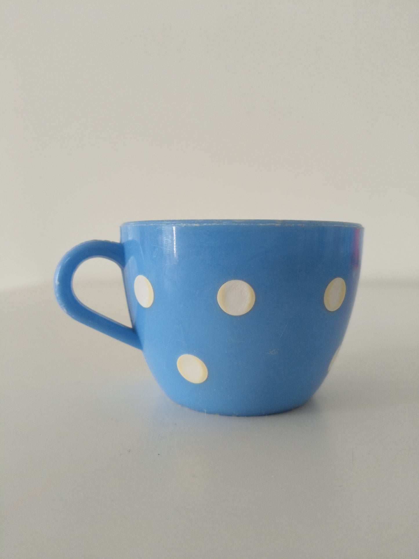 Dinette/ 4 tasses + sous-tasses en plastique