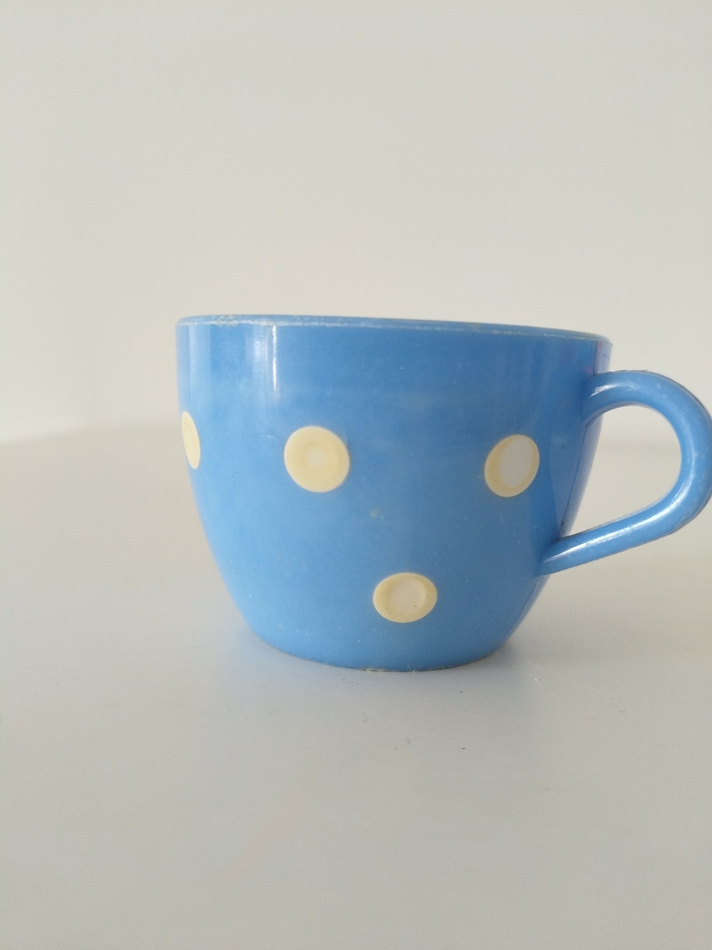 Dinette/ 4 tasses + sous-tasses en plastique