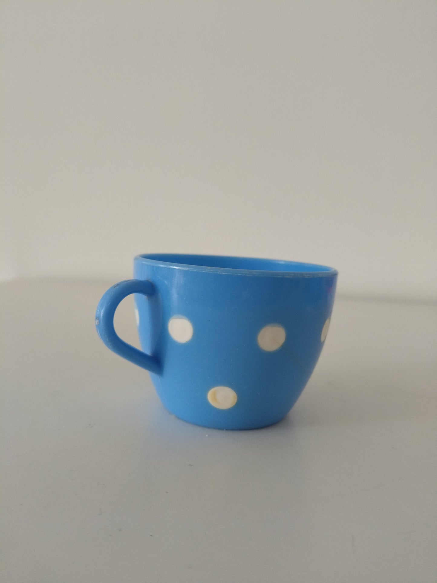 Dinette/ 4 tasses + sous-tasses en plastique