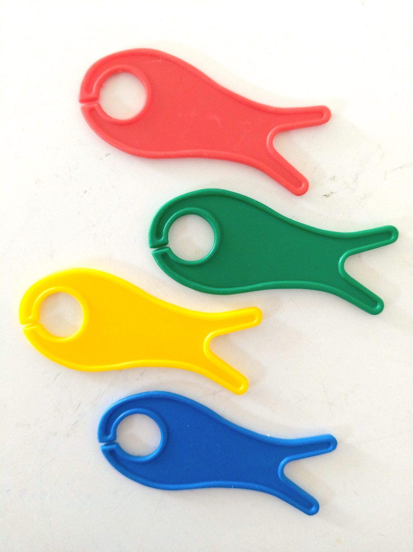 Set de 4 bobinettes/ déco murale poissons en plastique Prym (2 sets disponibles)