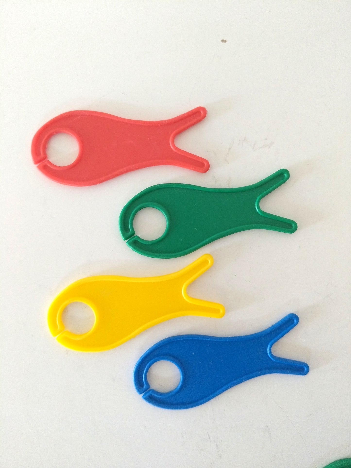 Set de 4 bobinettes/ déco murale poissons en plastique Prym (2 sets disponibles)