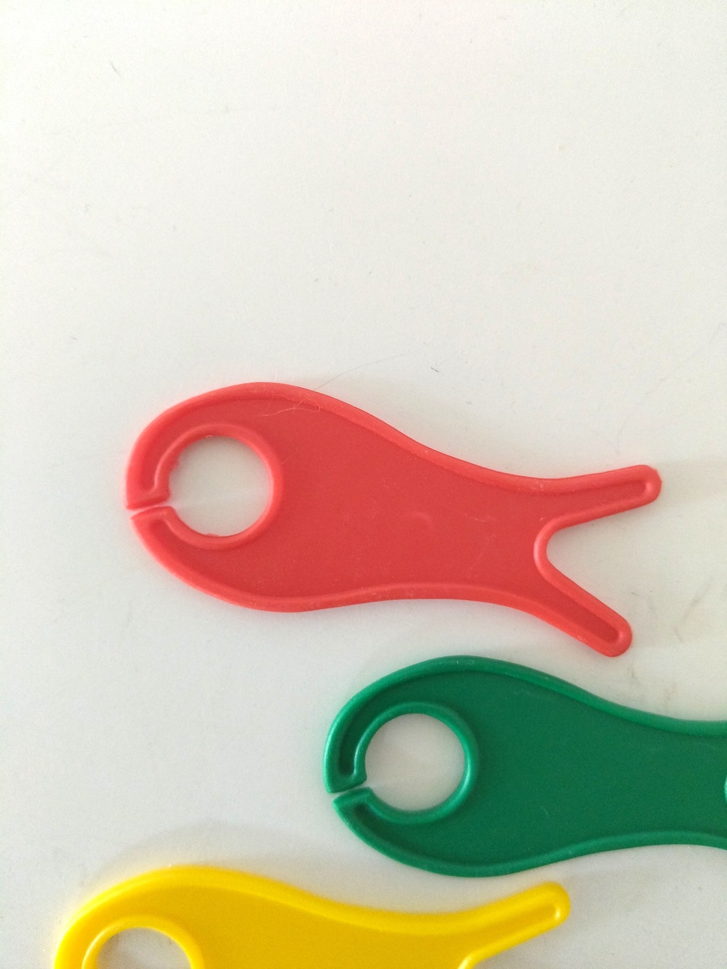 Set de 4 bobinettes/ déco murale poissons en plastique Prym (2 sets disponibles)