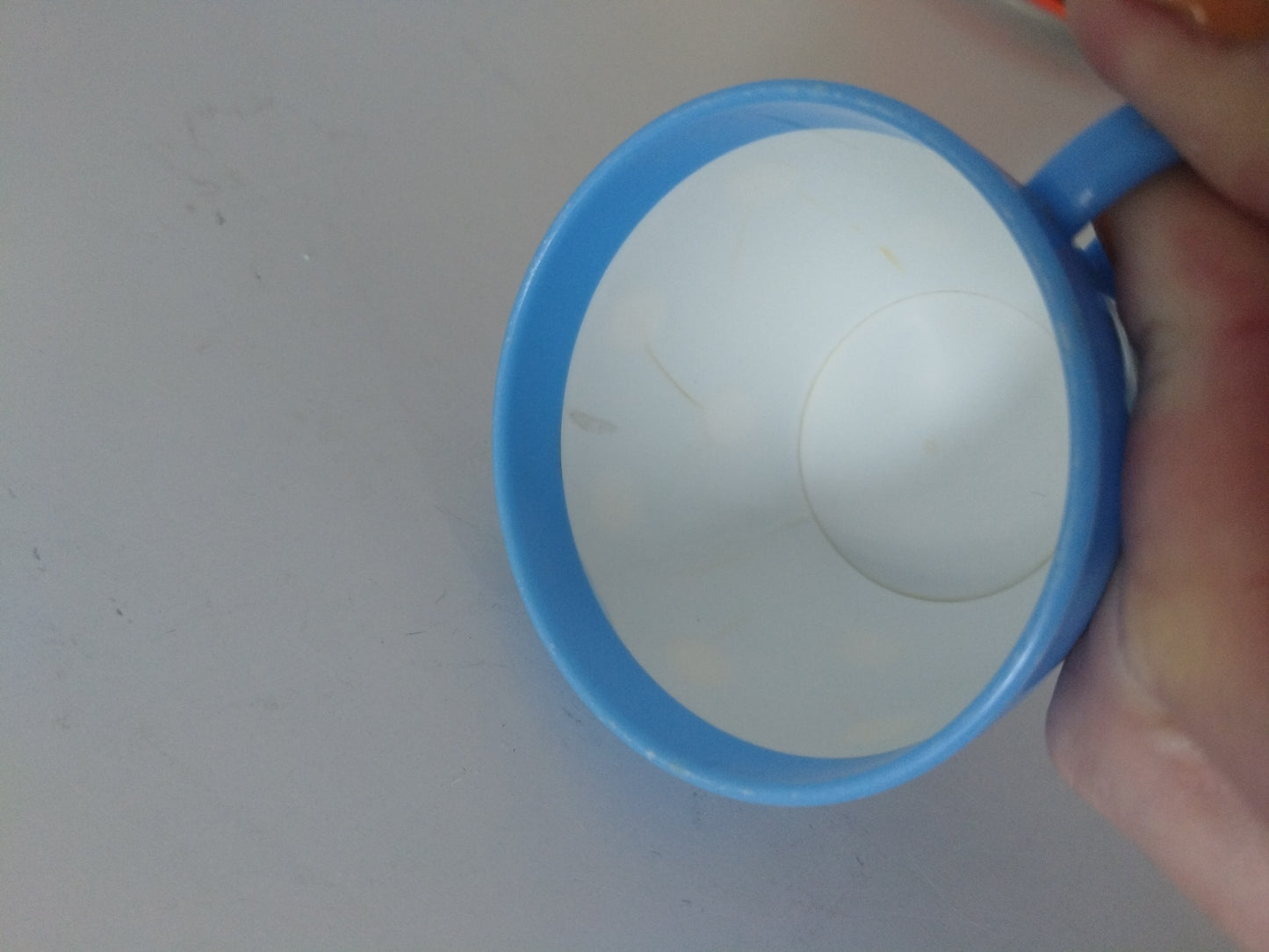 Dinette/ 4 tasses + sous-tasses en plastique