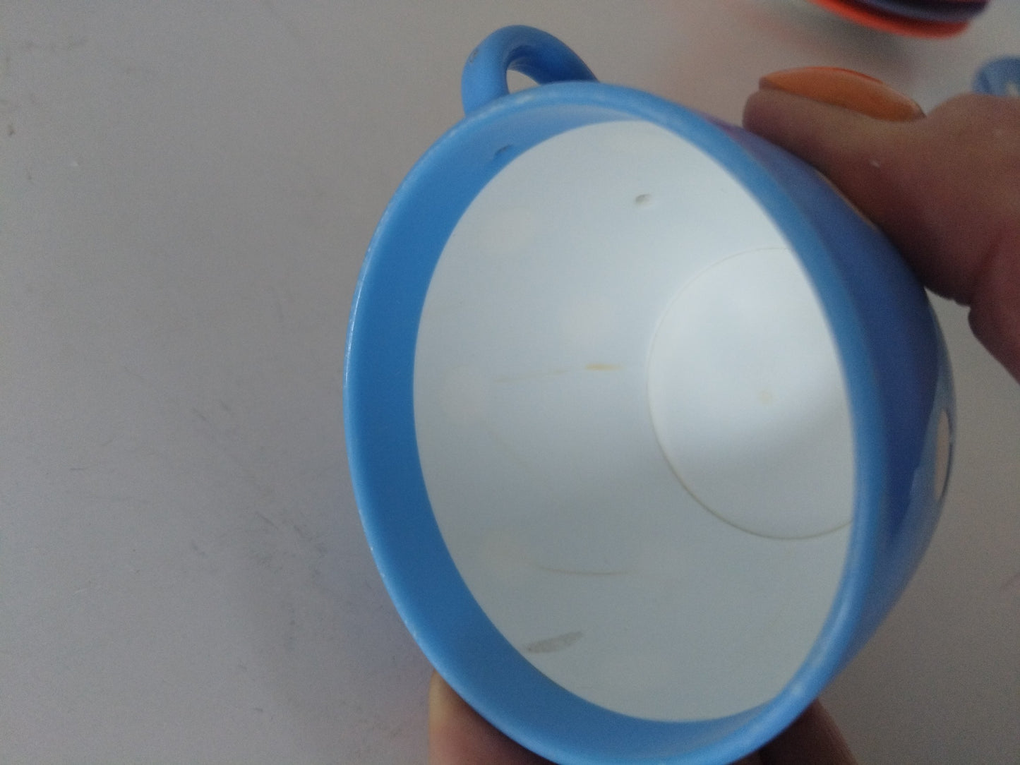 Dinette/ 4 tasses + sous-tasses en plastique
