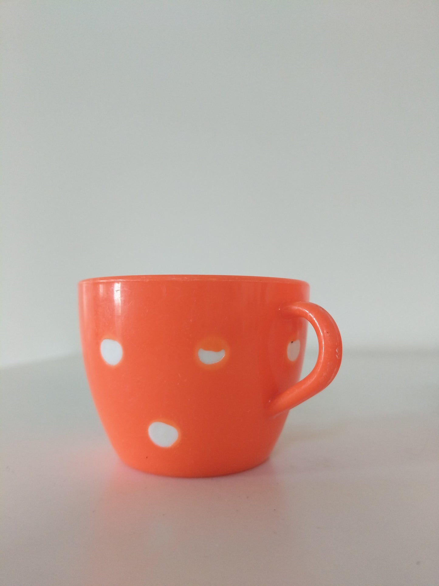 Dinette/ 4 tasses + sous-tasses en plastique