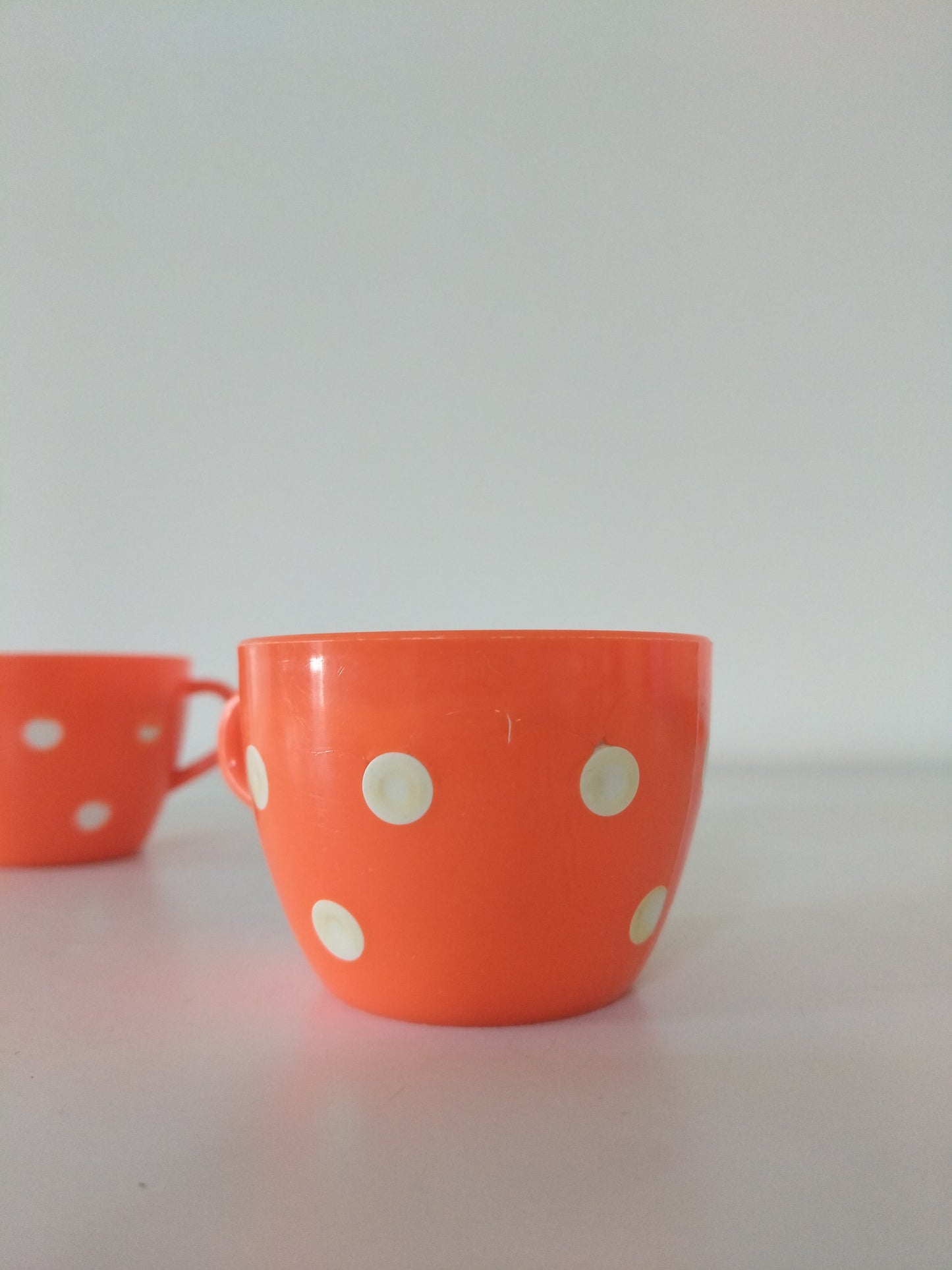 Dinette/ 4 tasses + sous-tasses en plastique