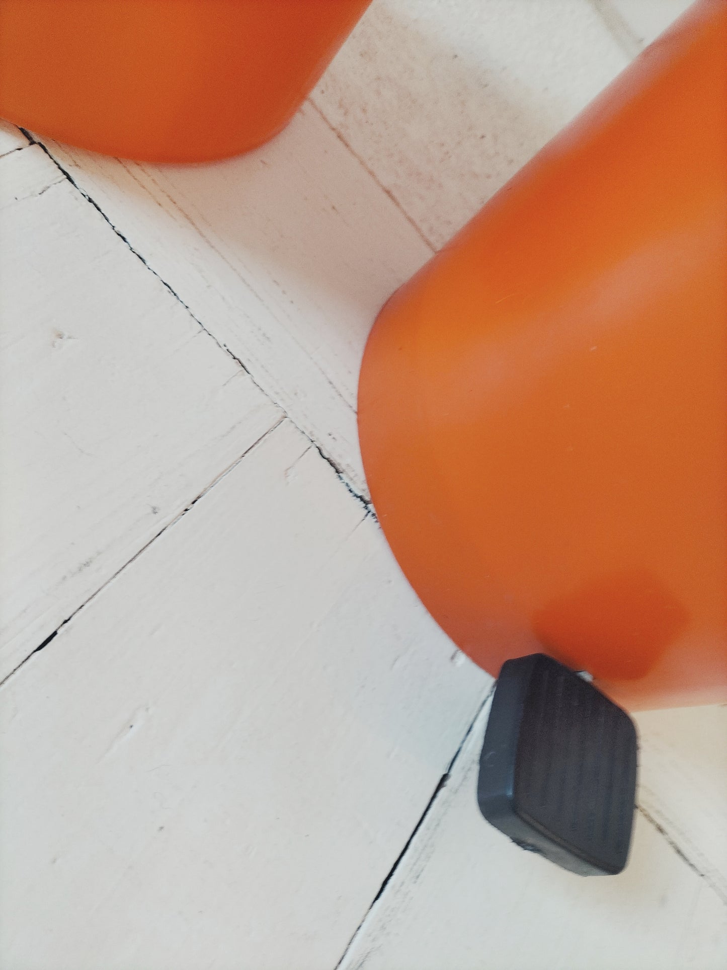 Petite poubelle orange