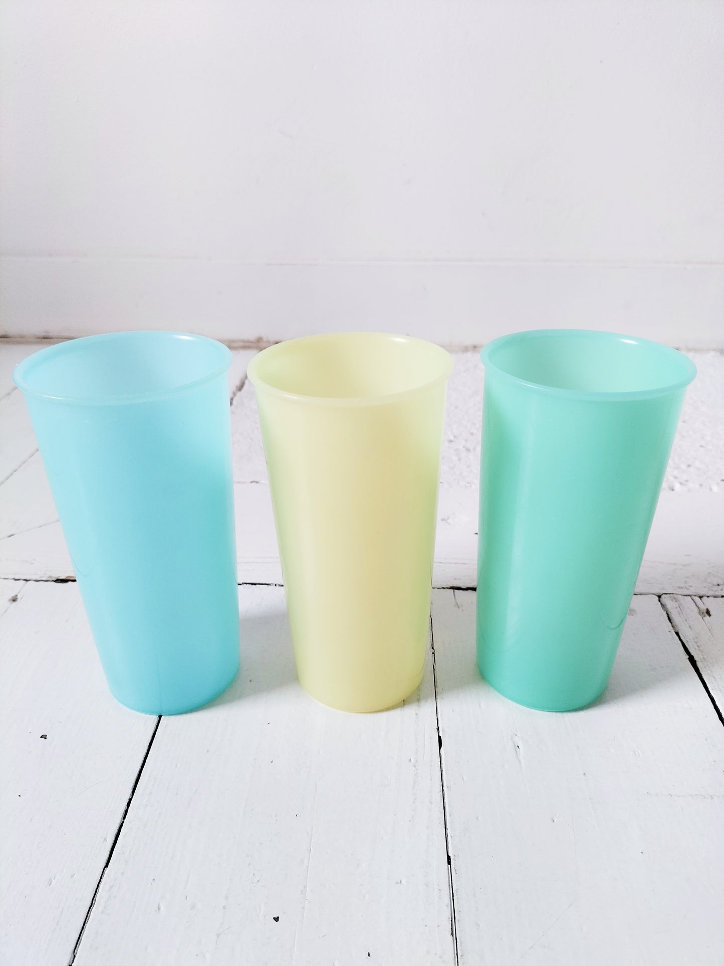 3 gobelets Tupperware pastel vintage