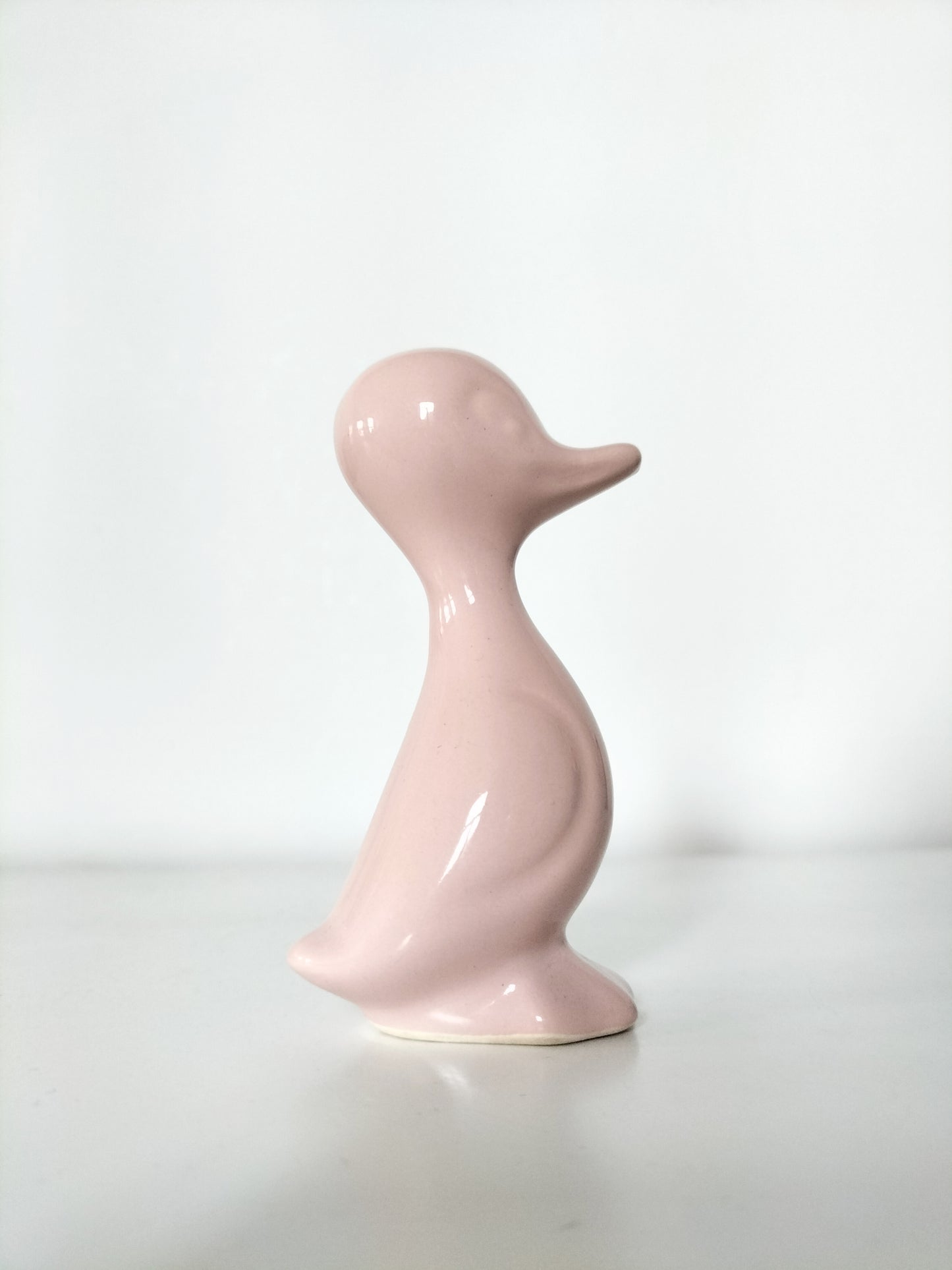 Petit canard en céramique rose