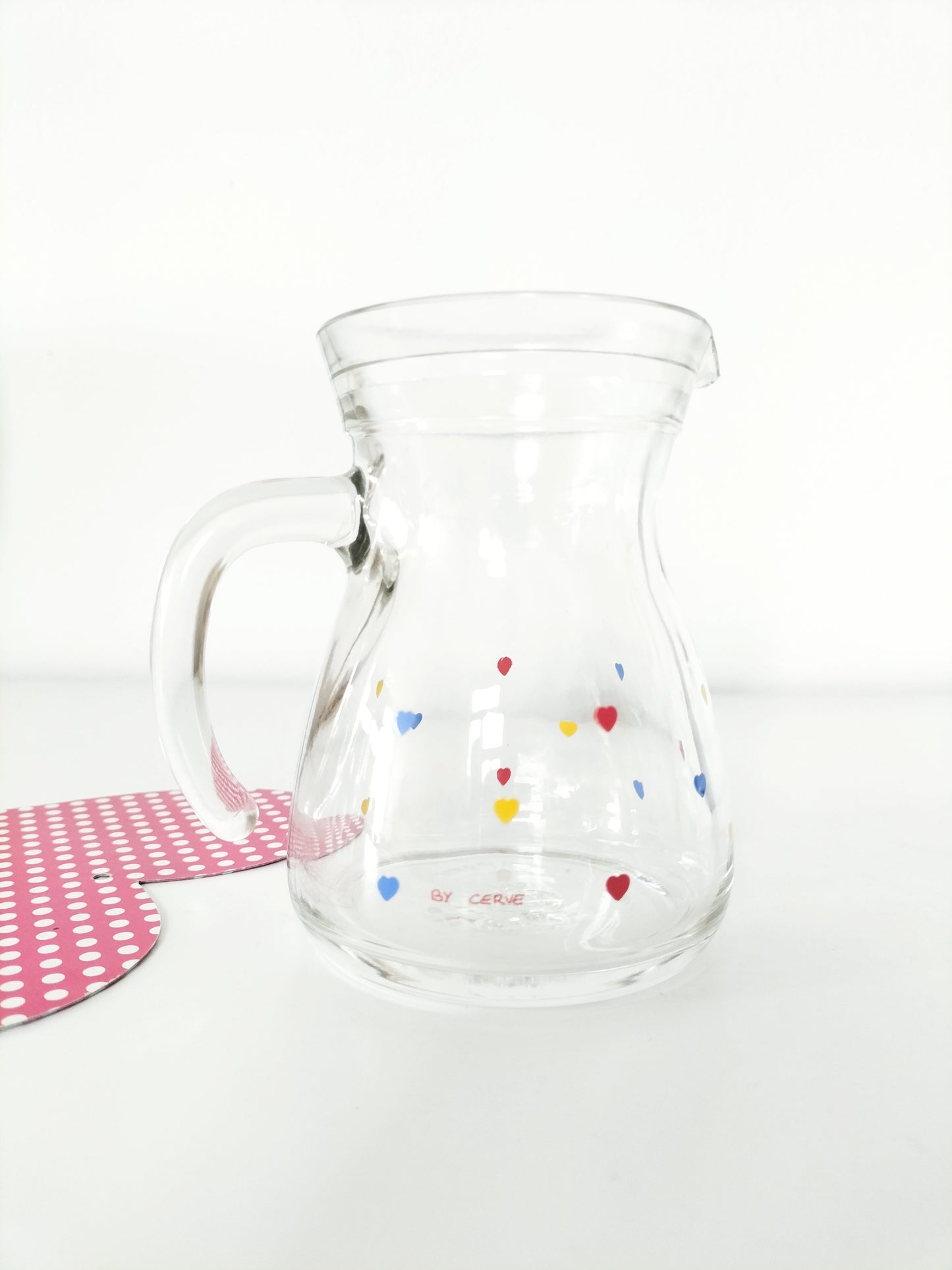 Petite carafe cruche coeurs Cerve