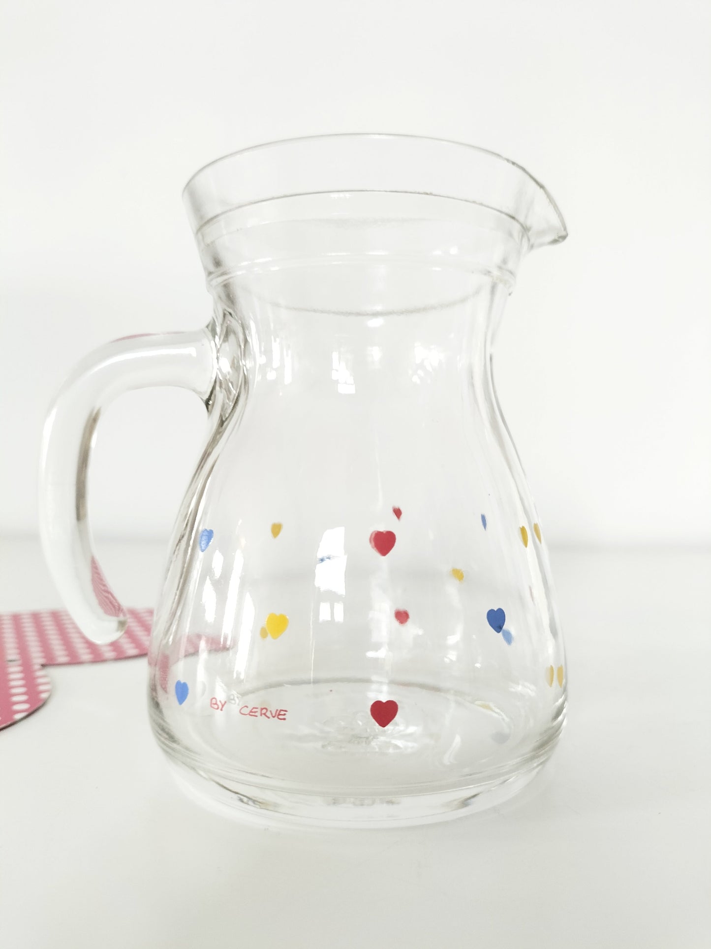 Petite carafe cruche coeurs Cerve