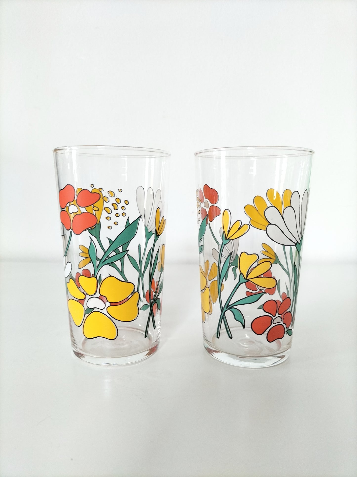 Duo de verres décor fleuri