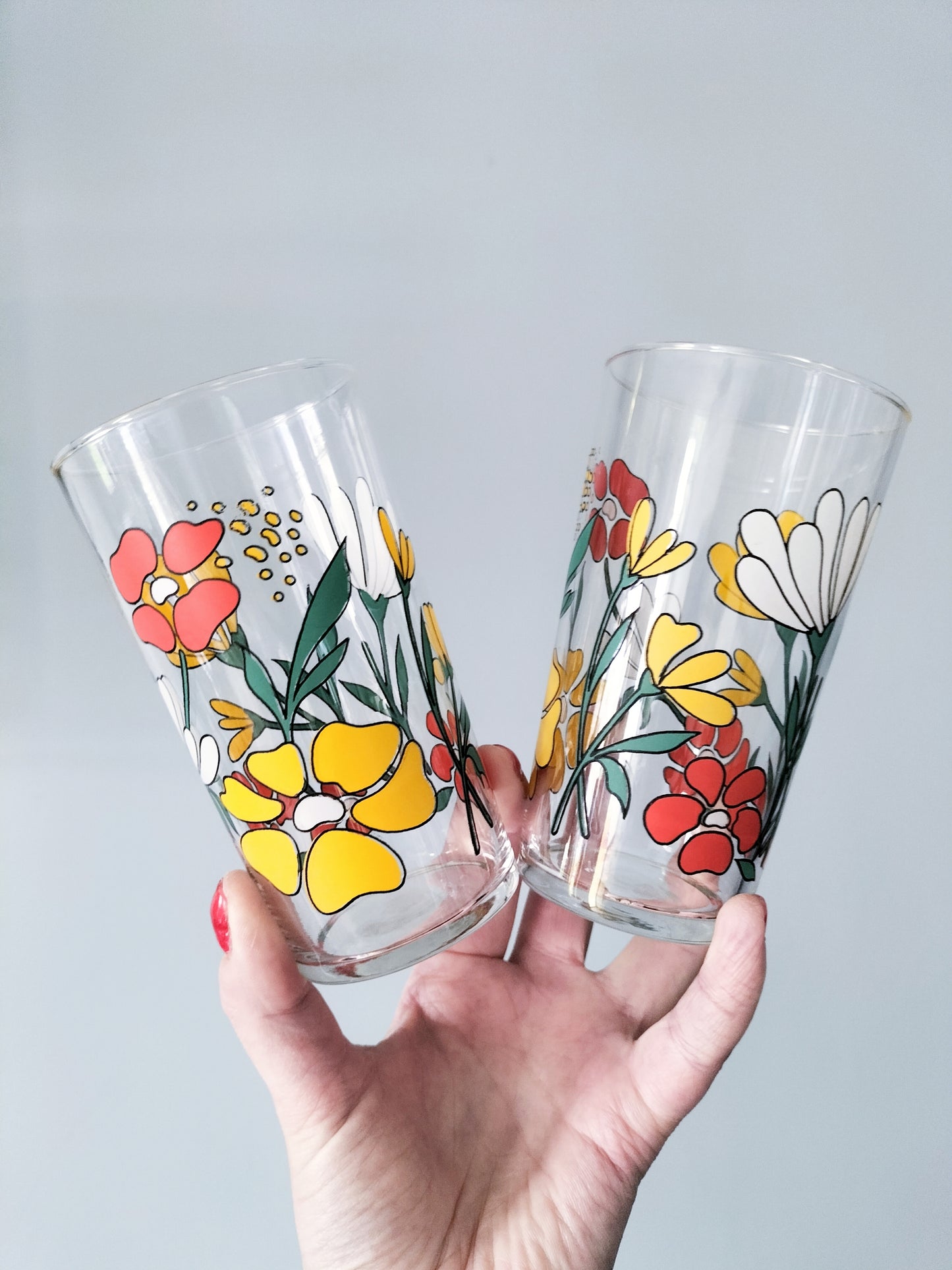 Duo de verres décor fleuri