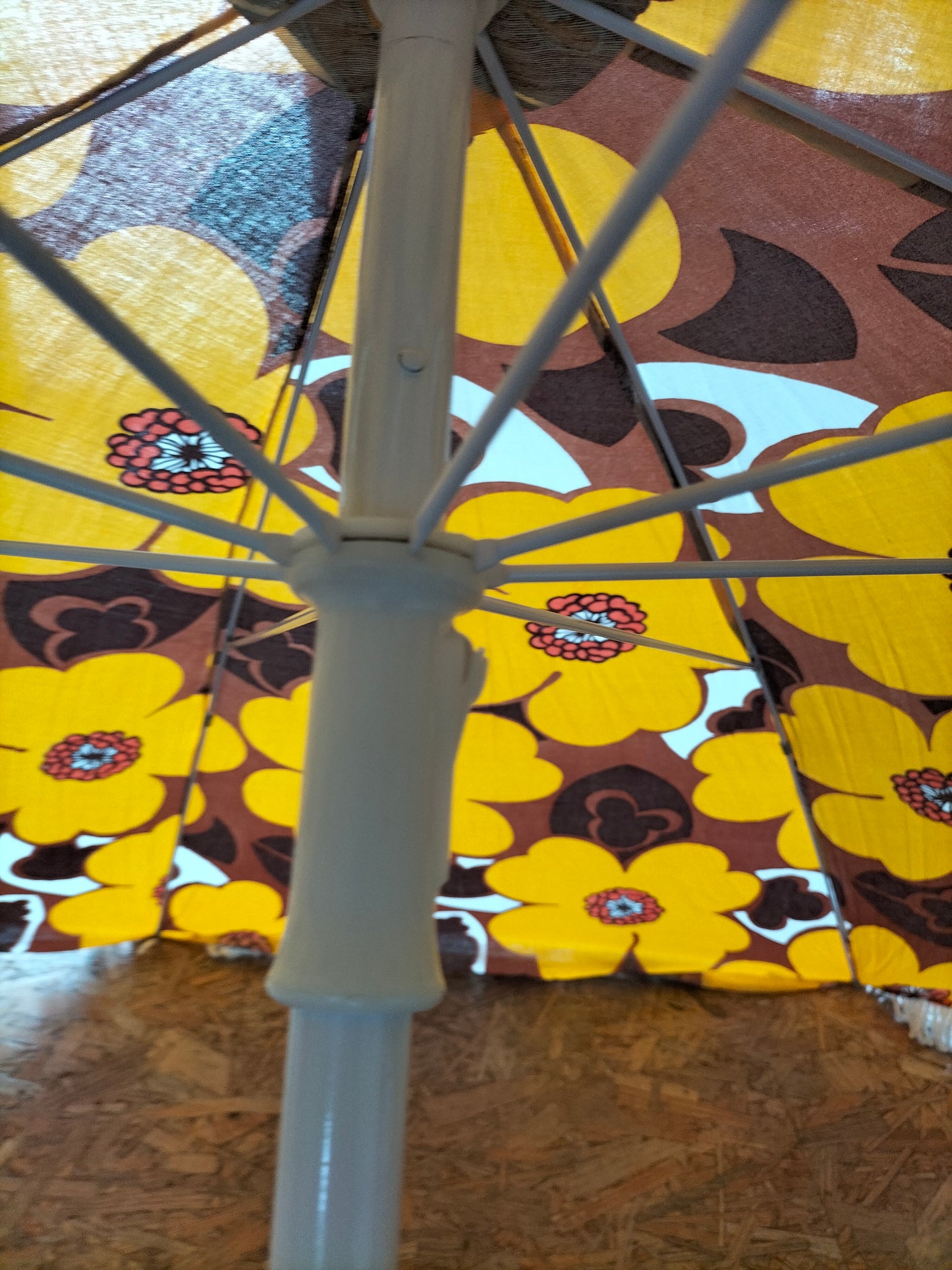Grand parasol à franges vintage
