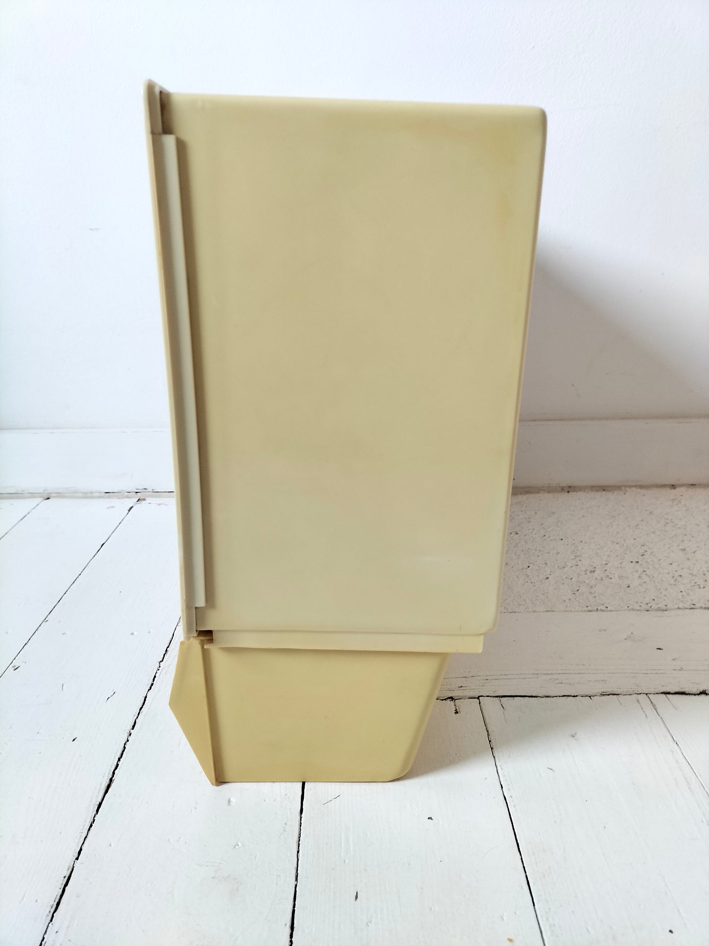 Petite armoire murale made in Holland