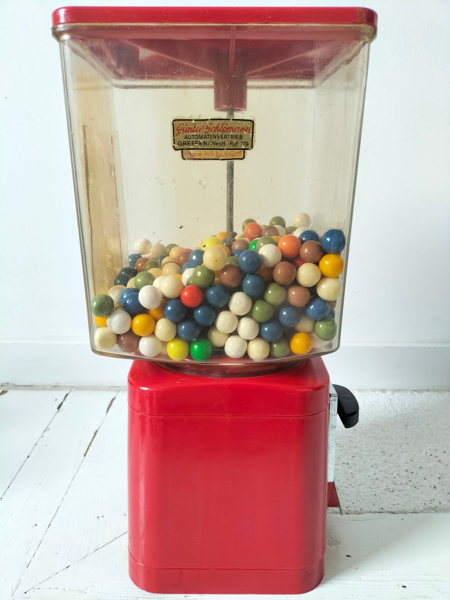 Distributeur de bonbons/ chewing-gums vintage