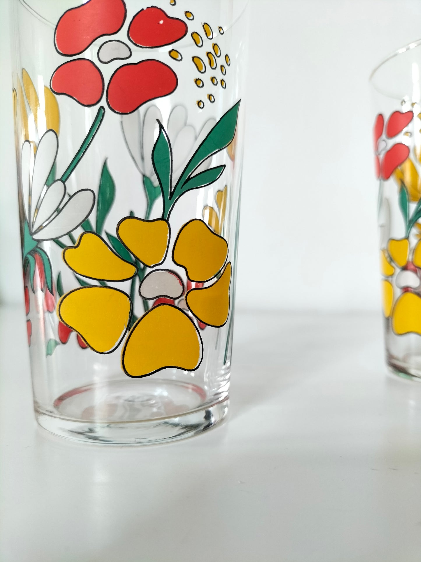 Duo de verres décor fleuri