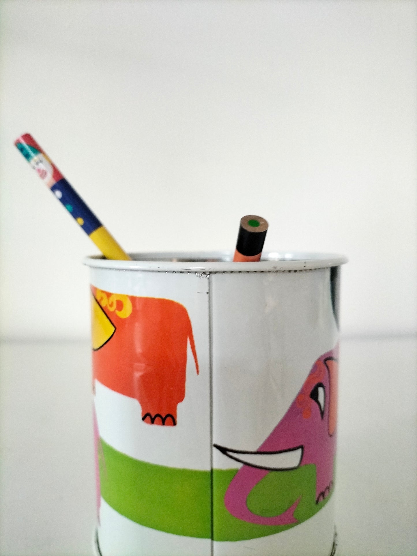 Pot à crayons métallique