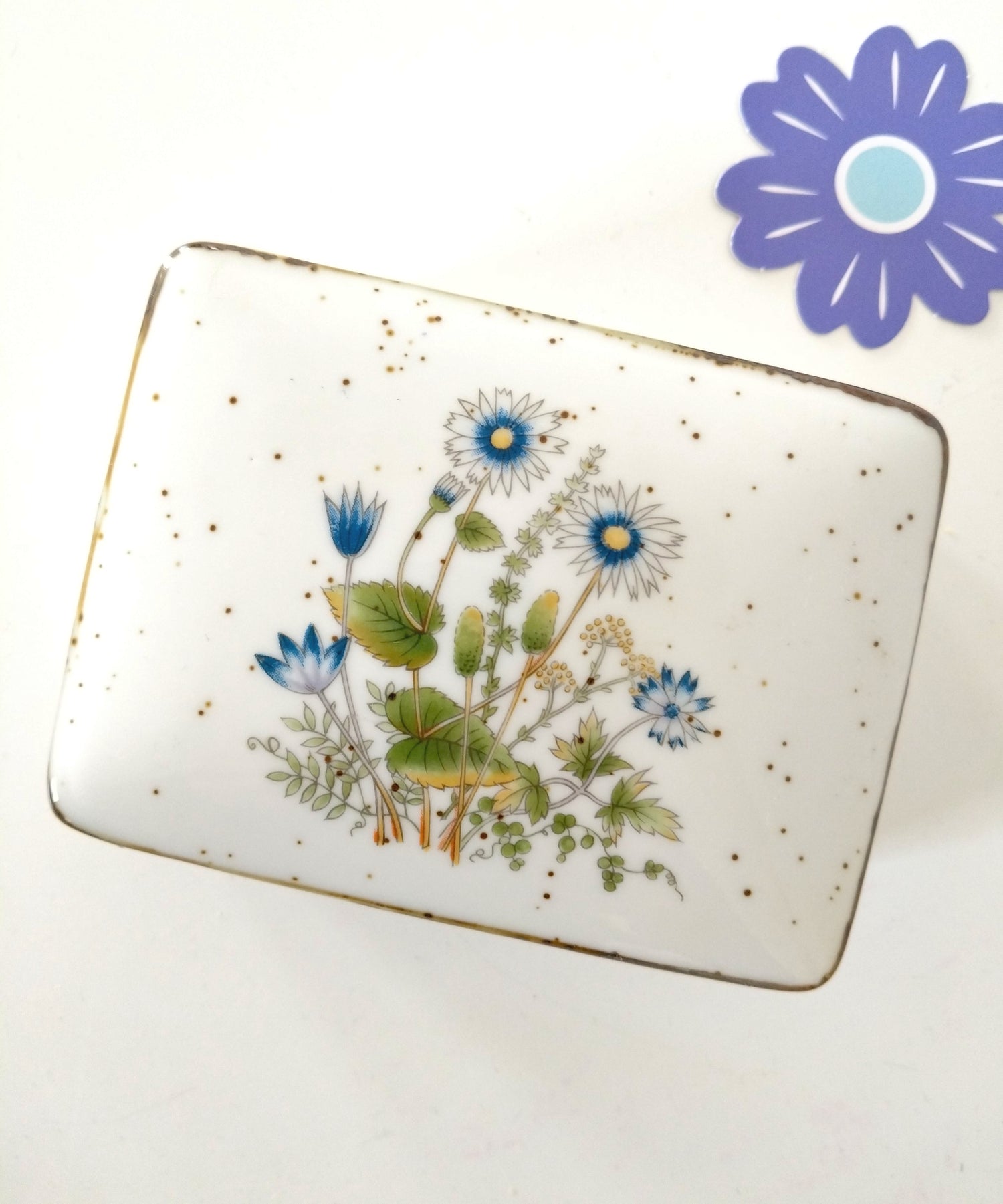 Boîte à bijoux fleur de bleuet en grès - cetaitmieuxavant