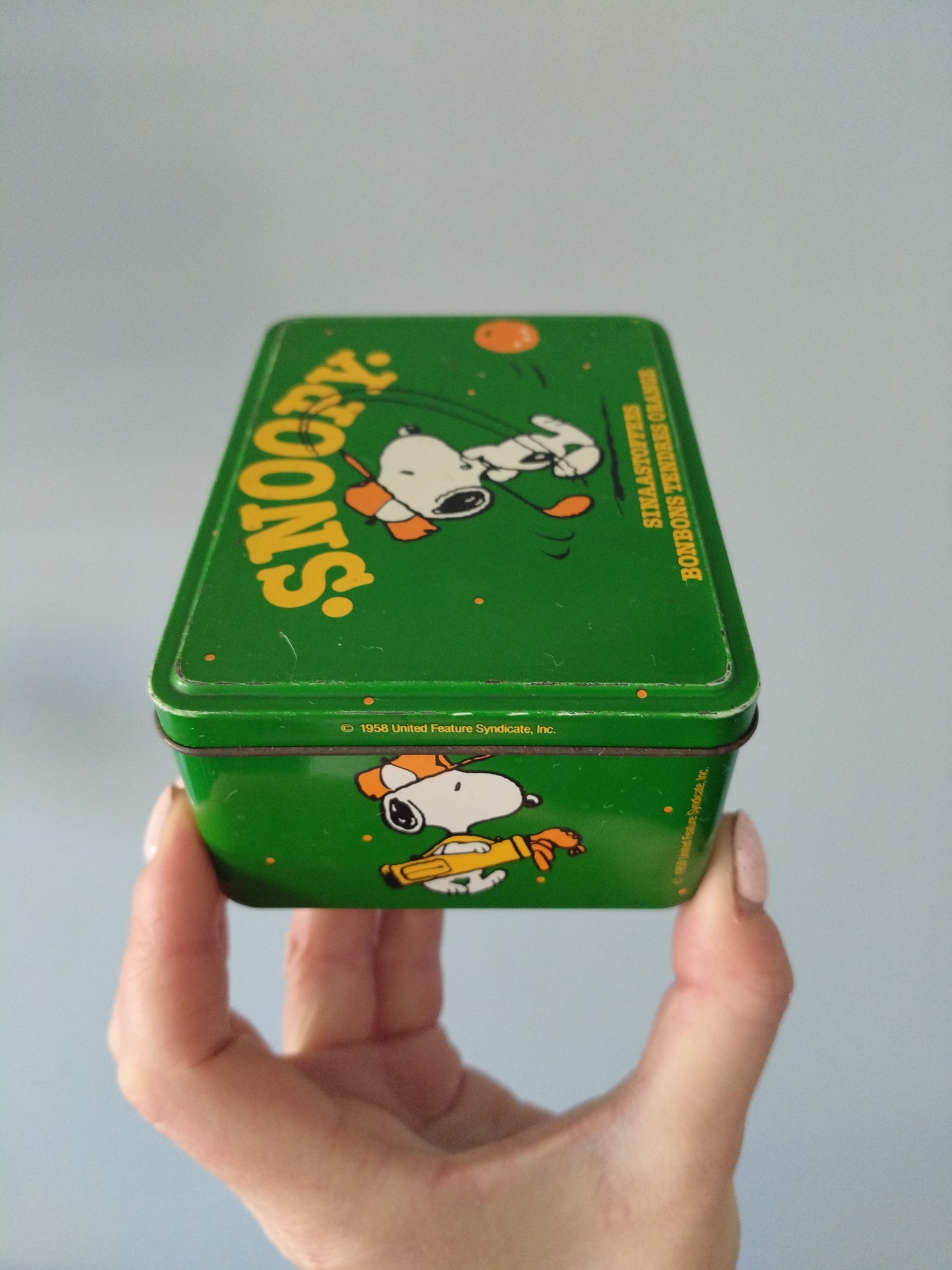 Boîte métallique Snoopy mini-golf 1958 United Feature Syndicate pour Van Melle confiserie bonbons tendres orange - cetaitmieuxavant