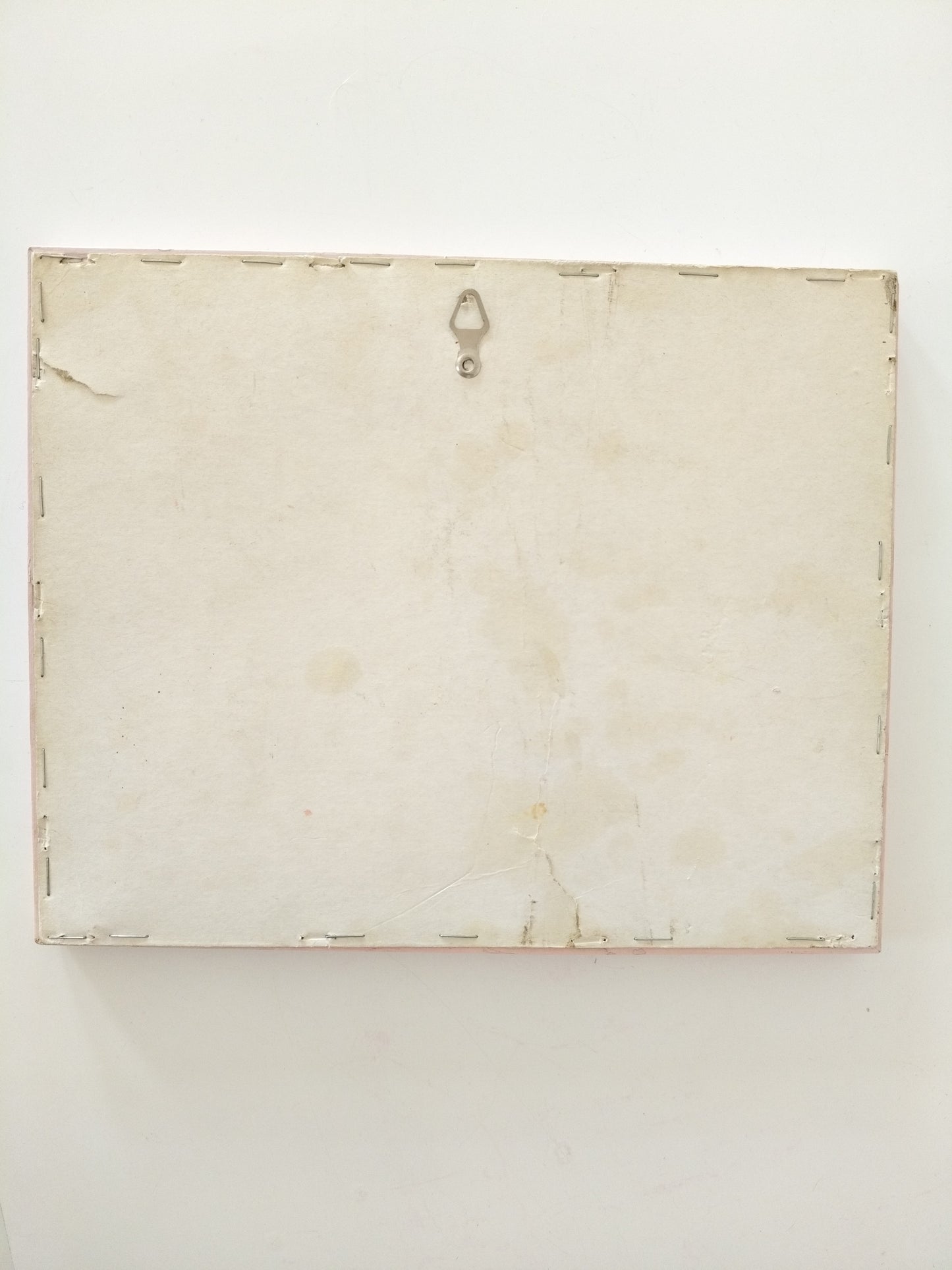 Broderie murale encadrée décor naïf enfantin