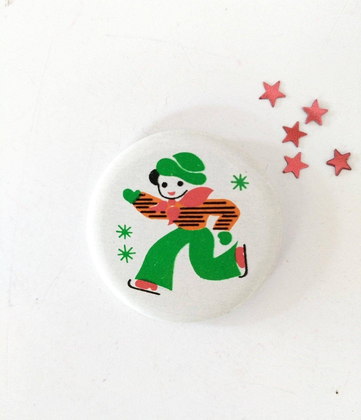 Ancien badge métallique 70's (ou magnet) Norma made in URSS (Estonie)