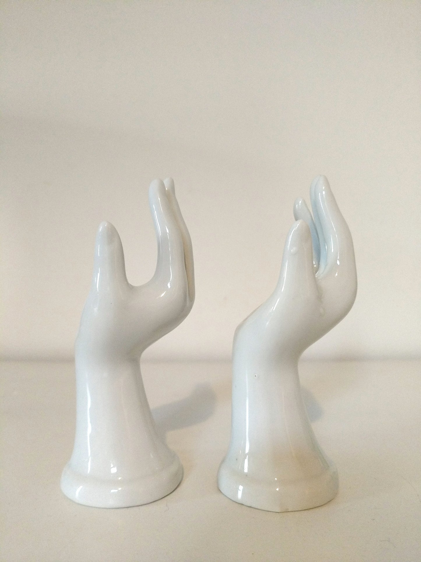 Petit soliflore/ baguier/ porte-bijoux main en céramique à l'unité - 2 pièces disponibles