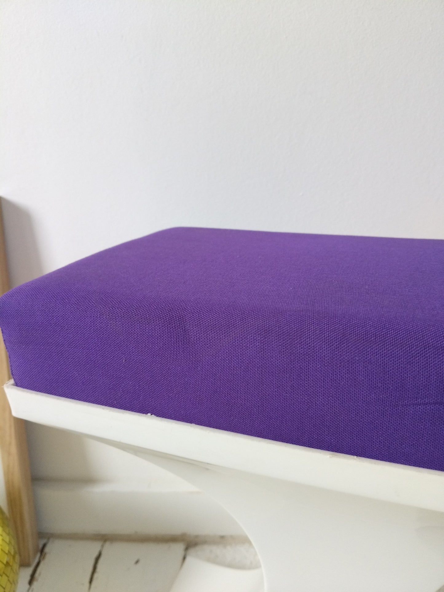 Tabouret d'appoint Flair Prisunic Holland plastique mauve et blanc - cetaitmieuxavant