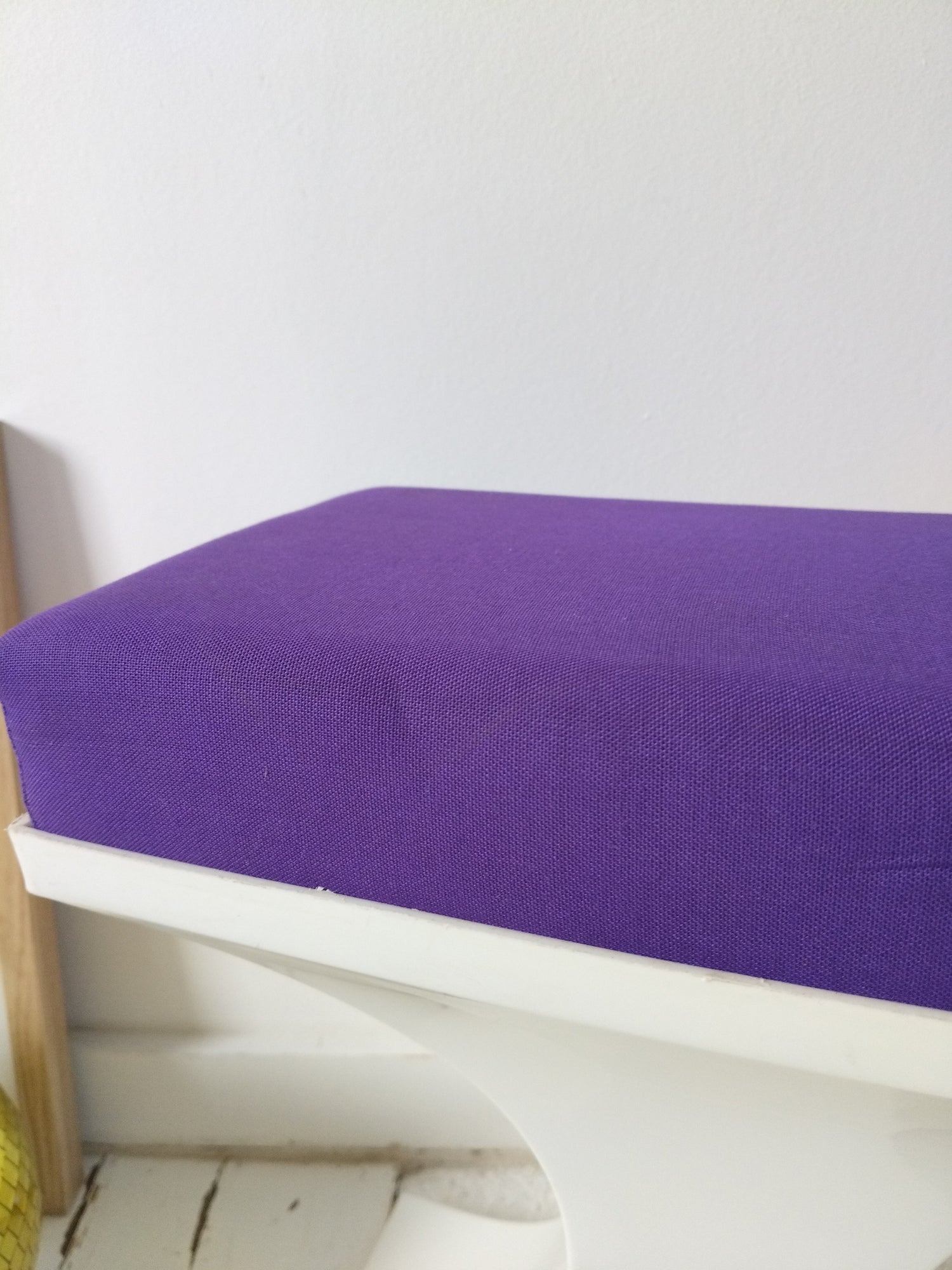 Tabouret d'appoint Flair Prisunic Holland plastique mauve et blanc - cetaitmieuxavant