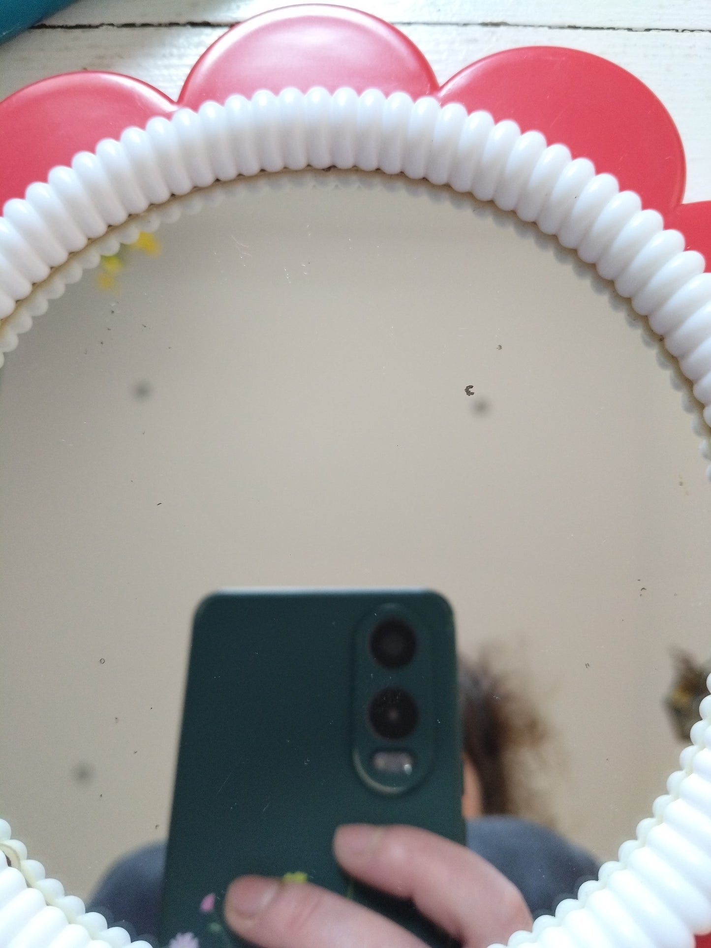 Petit miroir fleur mural ou à poser en plastique made in Hong Kong