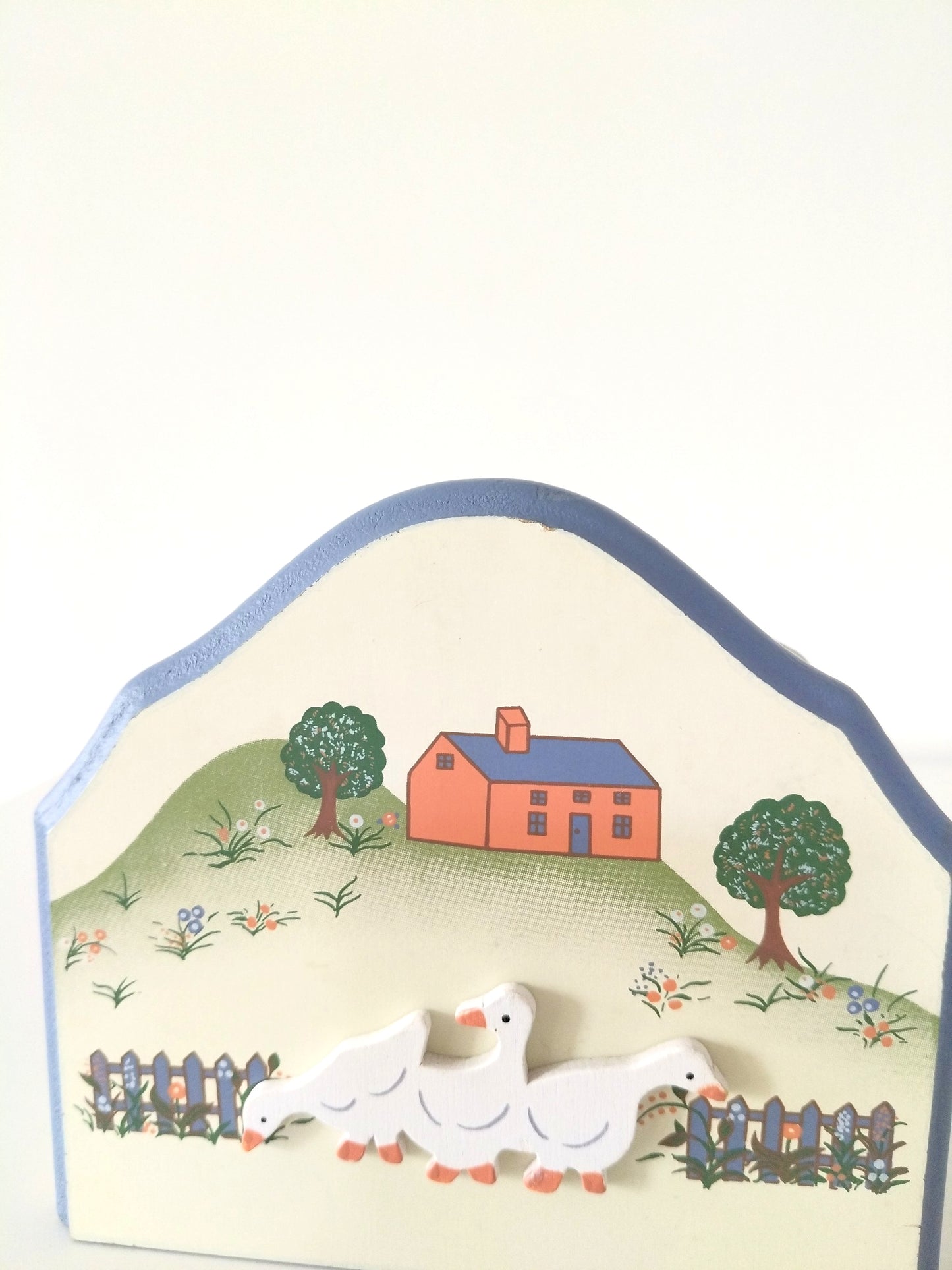 Porte-serviettes ou courrier en bois décor oies