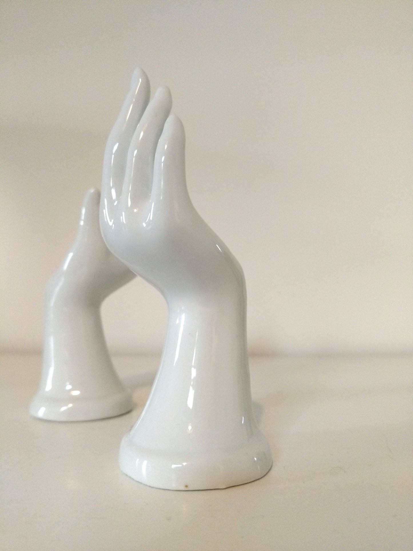 Petit soliflore/ baguier/ porte-bijoux main en céramique à l'unité - 2 pièces disponibles