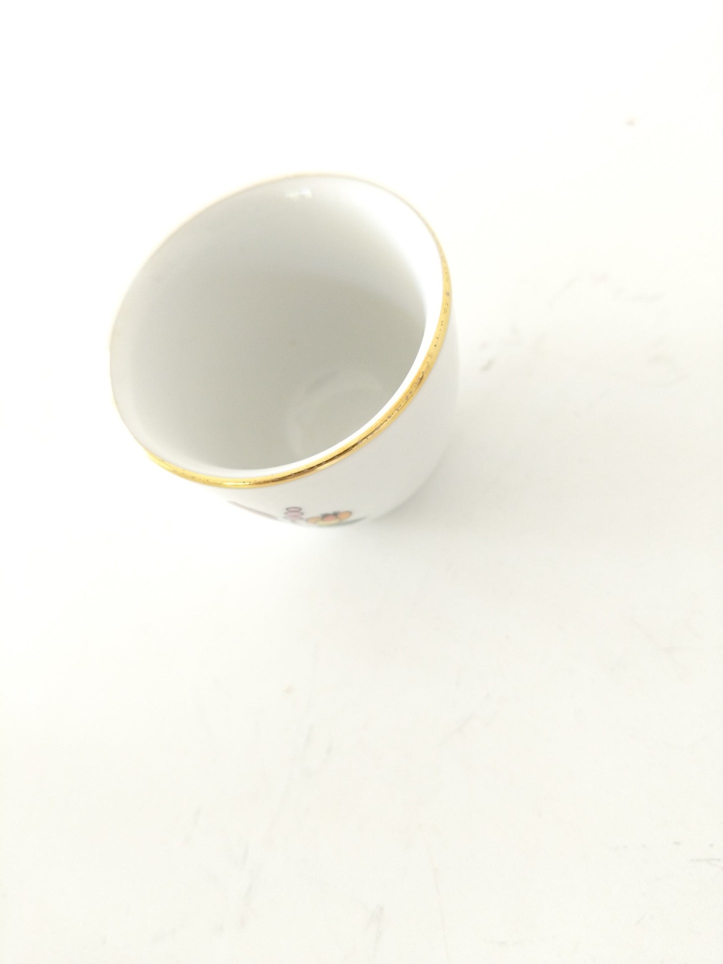 Ensemble de 5 verres à liqueur, coquetiers ou petits ramequins en porcelaine Kalocsa Hongrie