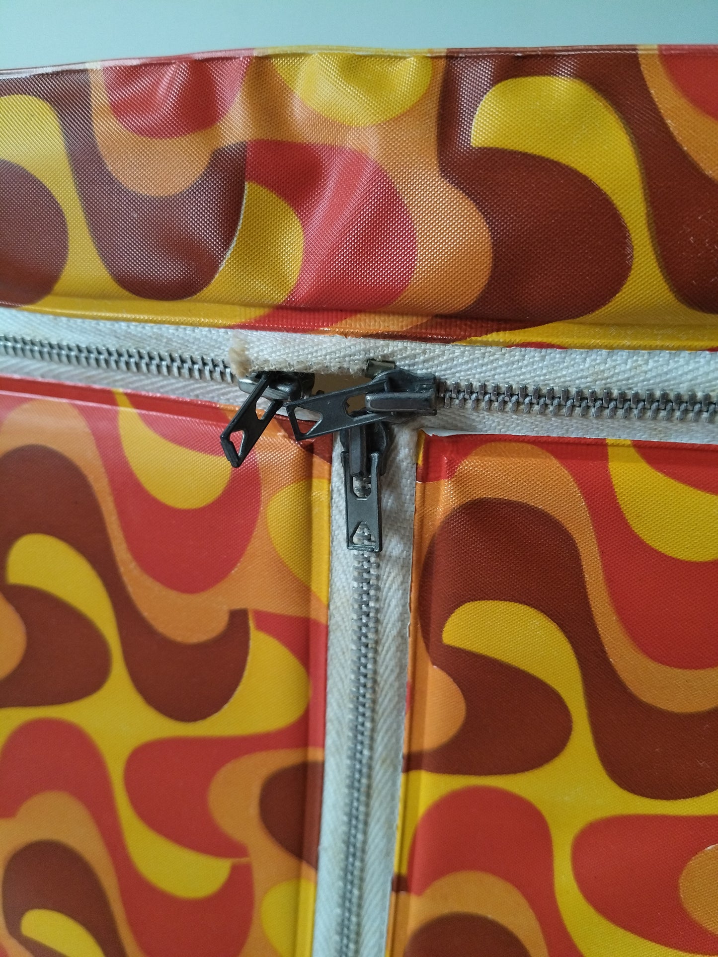 Petit meuble de poupées vintage