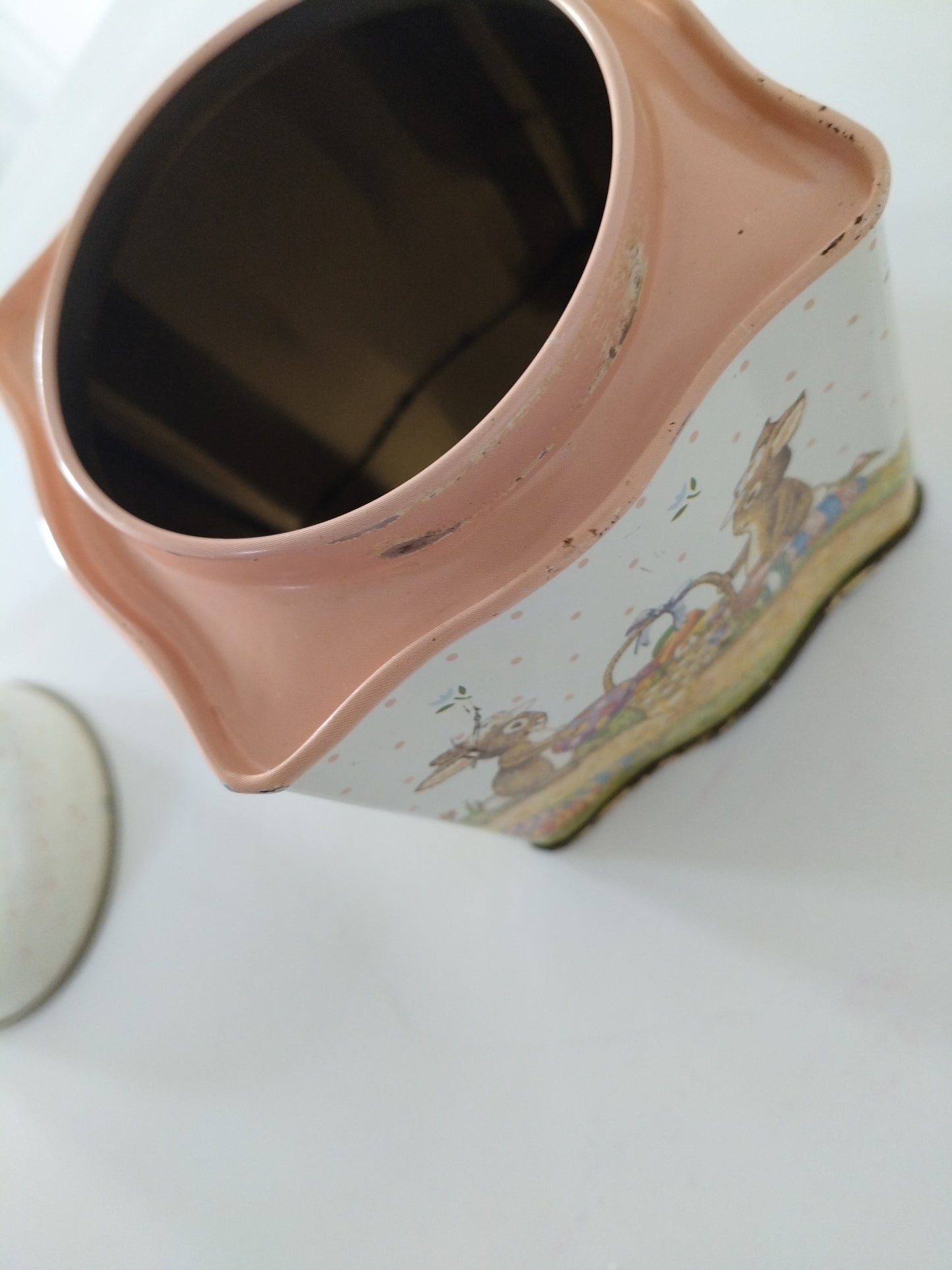 Boîte métallique décor Pâques