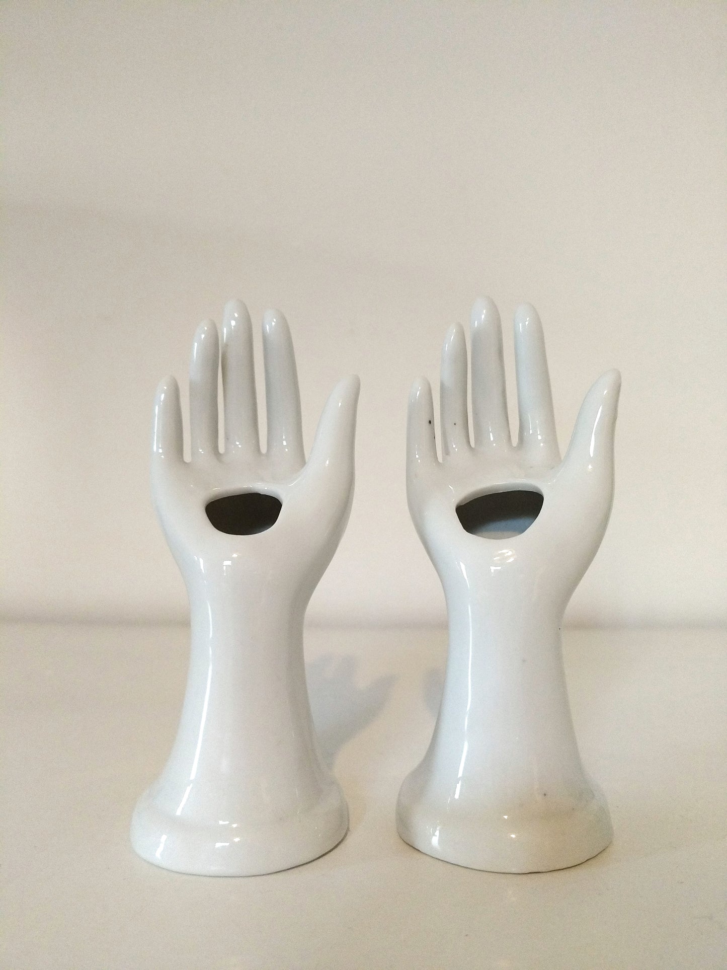 Petit soliflore/ baguier/ porte-bijoux main en céramique à l'unité - 2 pièces disponibles